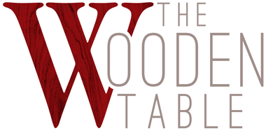 logo restaurante wooden table