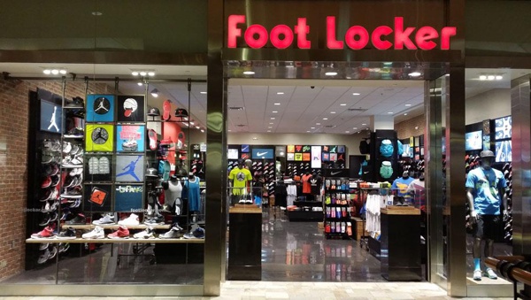 fachada loja tênis calçados foot logo