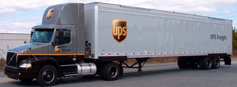 logomarca ups transportadora em caminhão