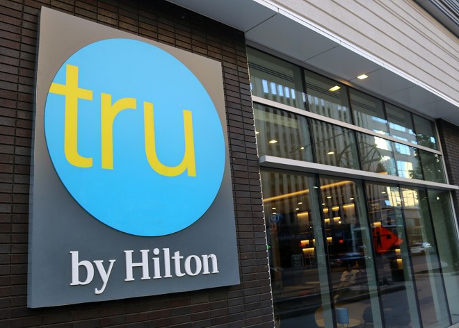 logomarca hotel tru hilton