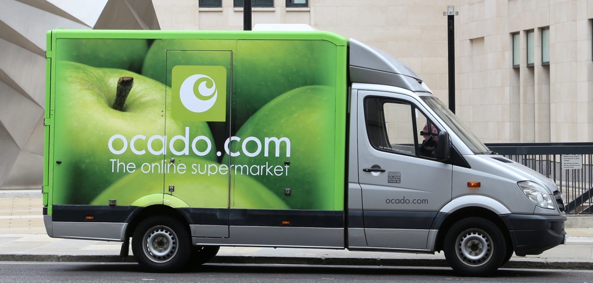 logotipo marca nome fantasia supermercado ocado com frota adesivo reino unido