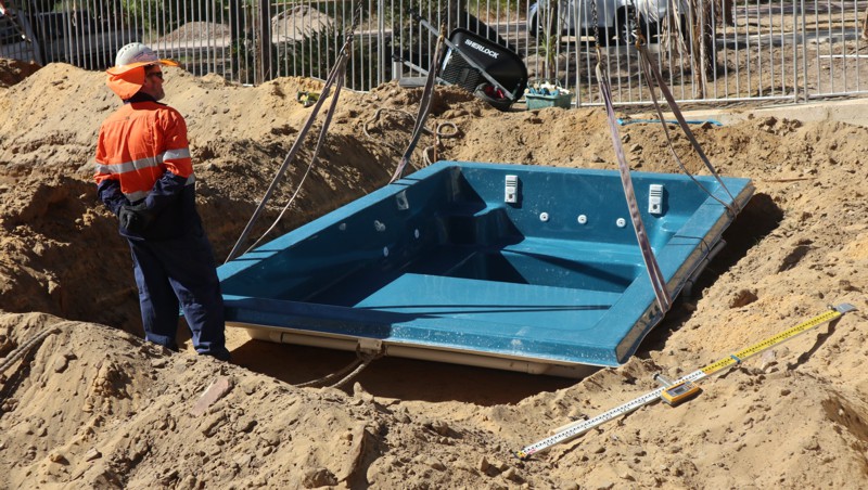 nome de marca fantasia empresa produto serviço piscina instalação escavação