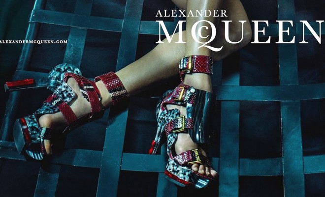 simbolo calcado sapato marca alexander mcqueen