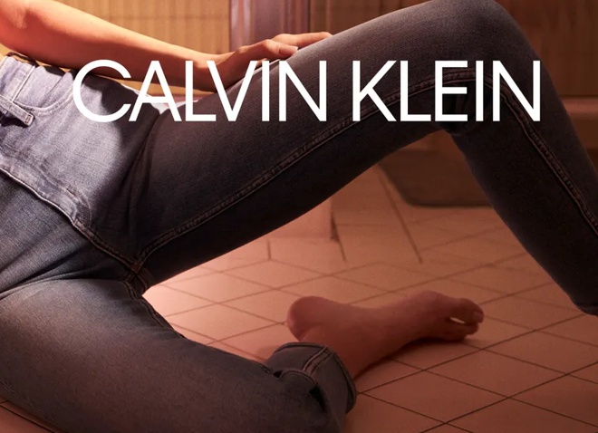 anuncio propaganda jeans calvin klein fonte futura logomarca