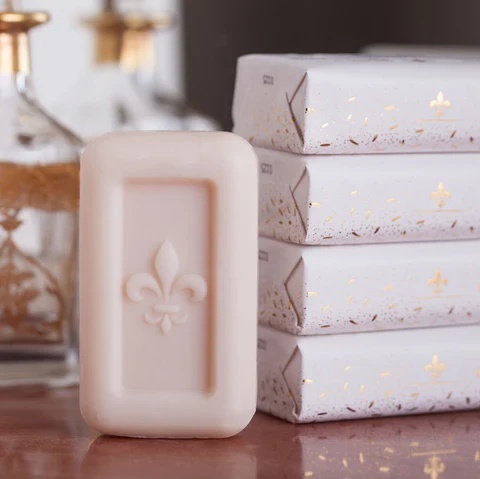 embalagem simbolo produto sabonete alto relevo flor de liz
