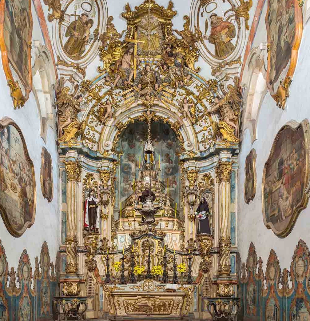 igreja interior folheado ouro preto