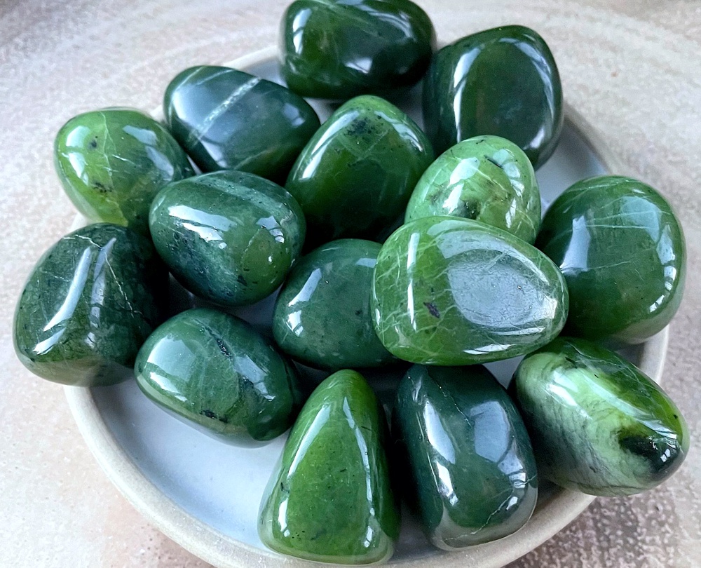 pedra jade nefrita verde simbologia historica e cultural