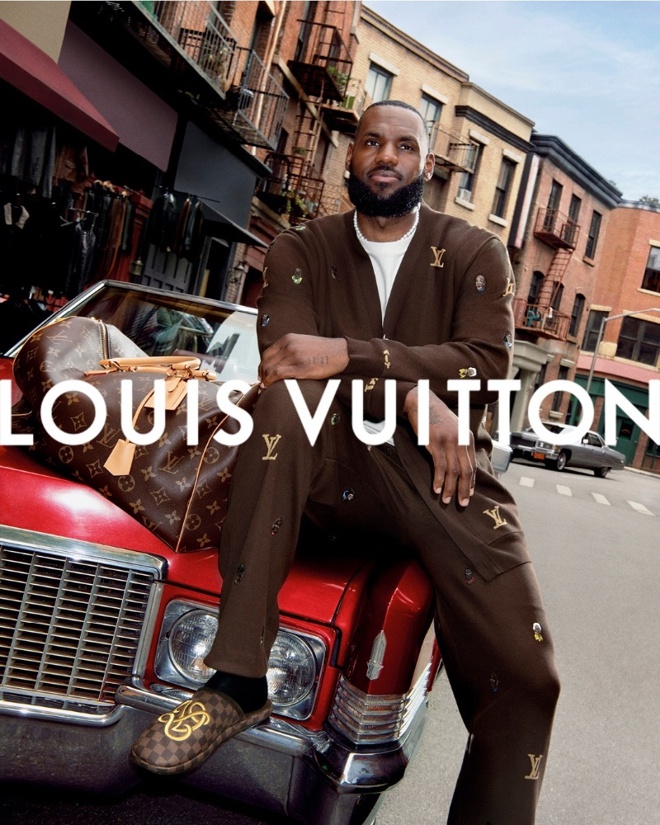 propaganda louis vuitton le bron james fonte texto futura