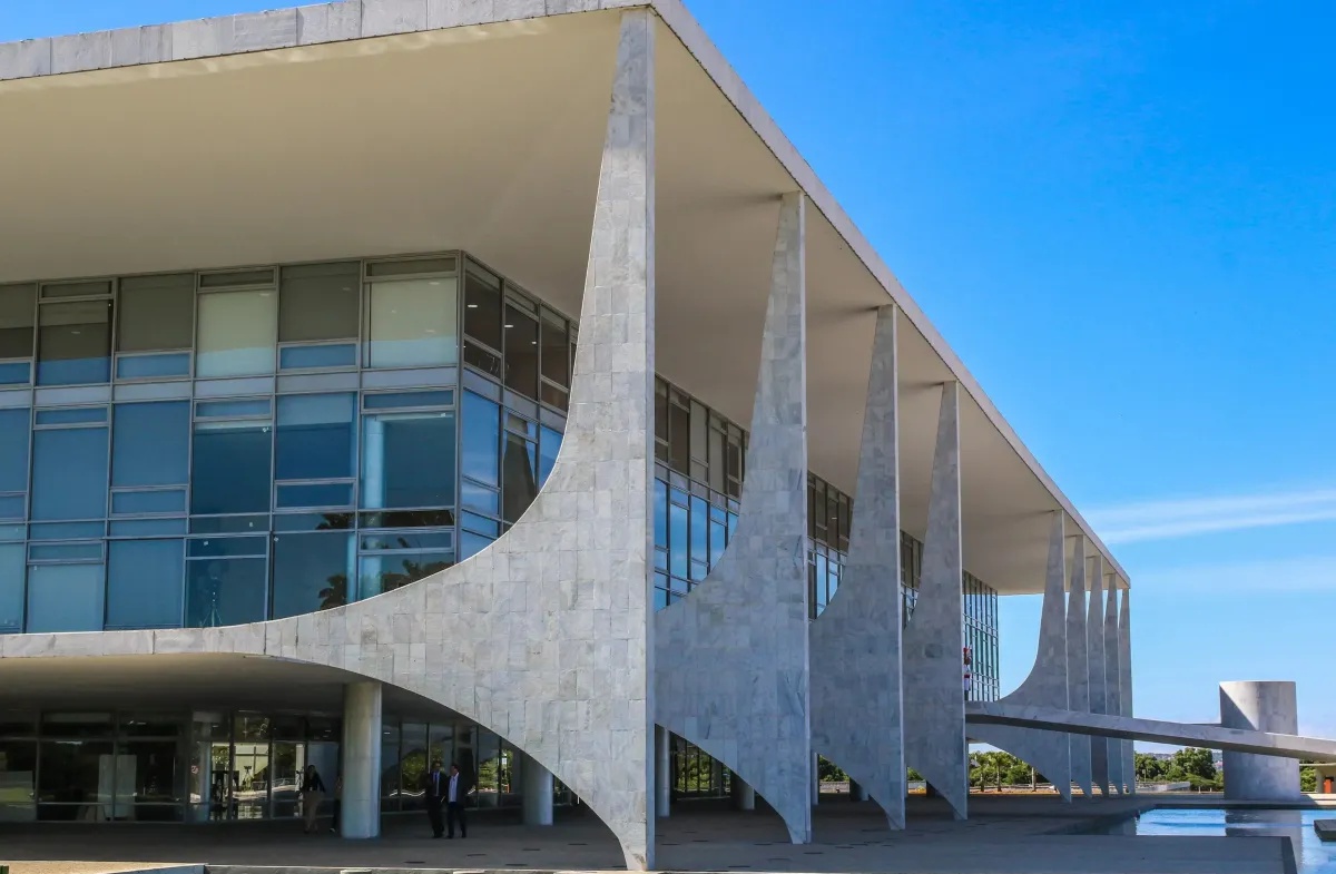 simbolismo historico arquitetonico cultural das colunas de brasilia
